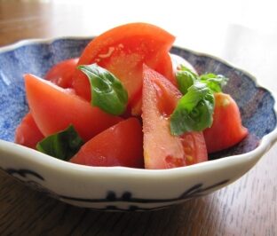 トマトとバジルの酢の物