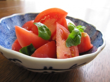 トマトとバジルの酢の物